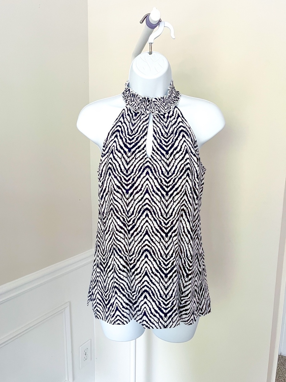 La Mer Luxe Geo Print Sleeveless Keyhole Halter Top Layering Navy Blue Womens XS
